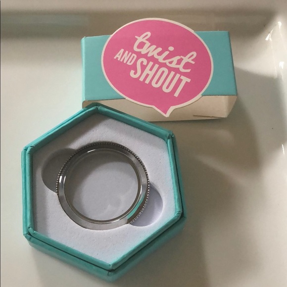 Origami Owl Jewelry - Origami Owl~ Heirloom Twist Locket Face Origami Owl Jewelry - Origami Owl~ Heirloom Twist Locket Face